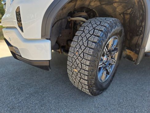 Used 2024 GMC Sierra 1500 AT4 w/ AT4 Premium Package image 29