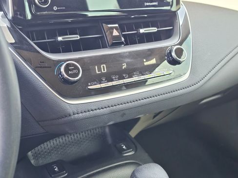 Used 2022 Toyota Corolla LE w/ Premium Interior Package FWD image 32