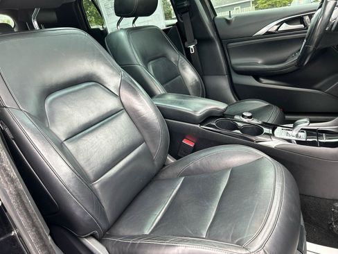 Used 2017 INFINITI QX30 Premium w/ Navigation Package AWD/4WD image 25