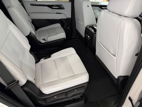 Used 2025 Chevrolet Tahoe Premier AWD/4WD image 44