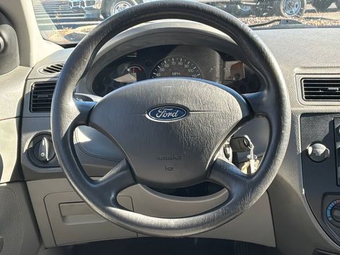 Used 2005 Ford Focus ZX4 Sedan image 17