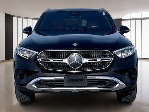 Used 2023 Mercedes-Benz GLC 300 4MATIC image 3