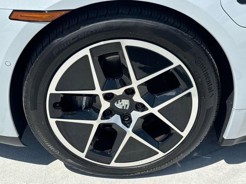 Used 2025 Porsche Taycan image 8