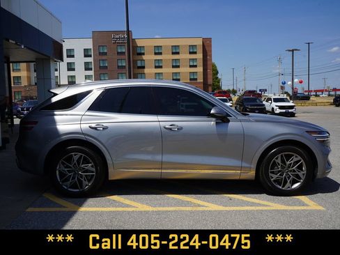 Used 2023 Genesis GV70 2.5T w/ Select Package AWD/4WD image 9