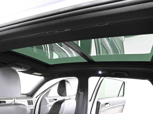 Certified 2023 Volkswagen Atlas Cross Sport SE w/ Panoramic Sunroof Package FWD image 5