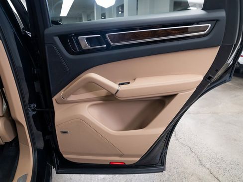 Used 2020 Porsche Cayenne image 22