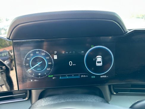 Used 2025 Hyundai Elantra Limited FWD image 18