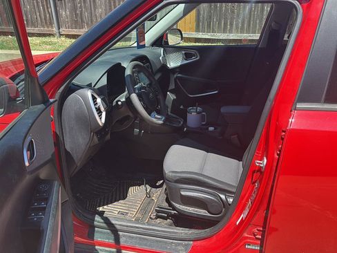 Used 2021 Kia Soul LX FWD image 3