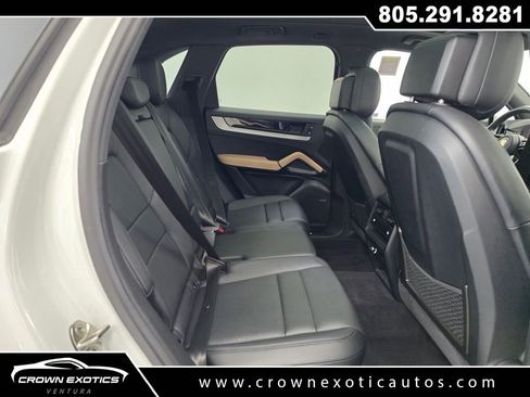 Used 2024 Porsche Cayenne image 16