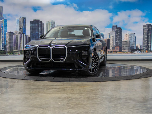 Used 2027 BMW 740i xDrive w/ Premium Package AWD/4WD image 2