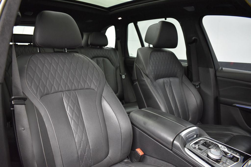 Used 2024 BMW X5 M60i AWD/4WD image 18
