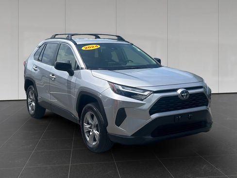 Used 2024 Toyota RAV4 LE AWD/4WD image 7