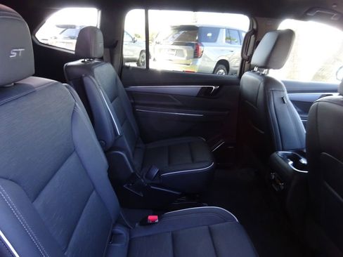 Certified 2025 Buick Enclave Sport Touring image 25