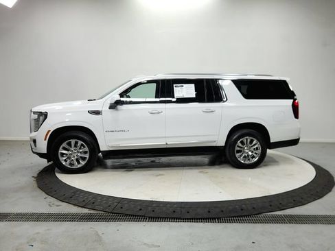 Used 2025 GMC Yukon XL Denali AWD/4WD image 5