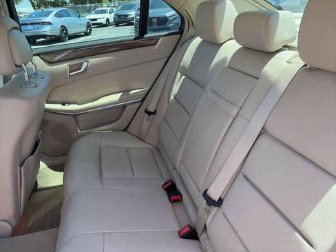 Used 2014 Mercedes-Benz E 350 4MATIC Sedan image 9