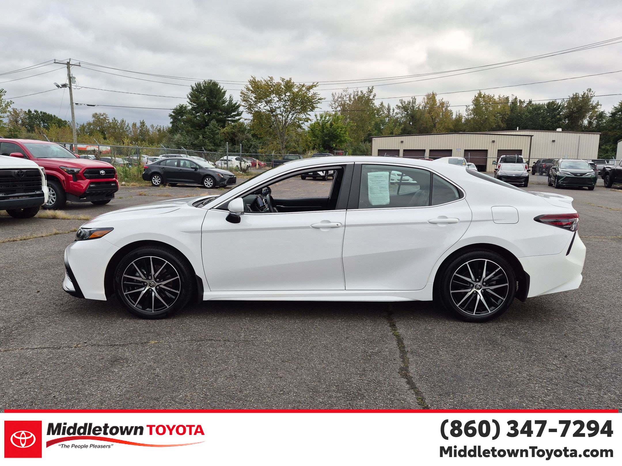 Used 2024 Toyota Camry SE w/ Cold Weather Package FWD image 6