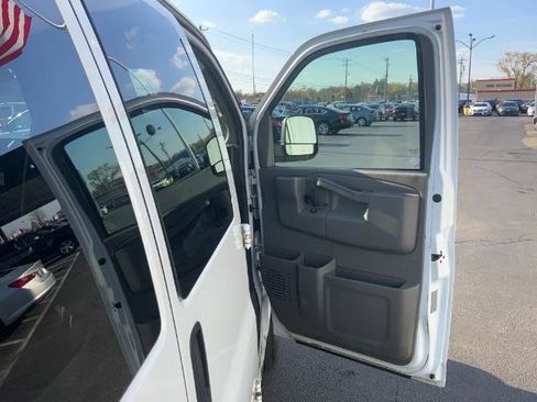 Used 2018 Chevrolet Express 3500 LT w/ LT Preferred Equipment Group RWD image 23