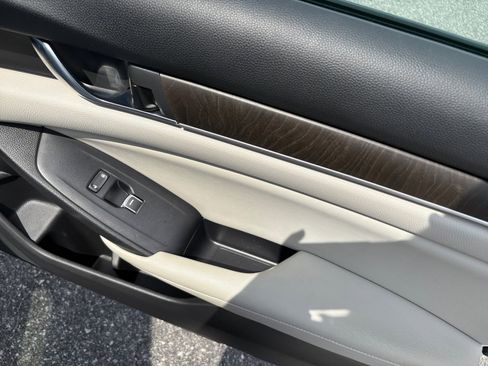 Used 2018 Honda Accord EX image 35