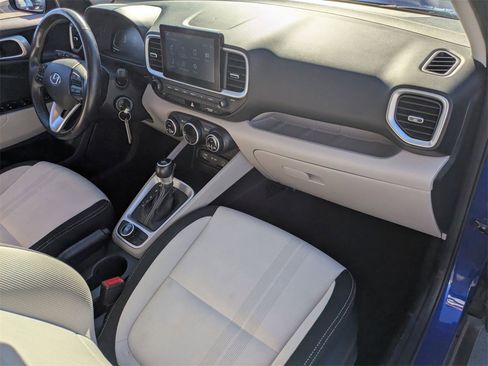 Used 2023 Hyundai Venue SEL image 28