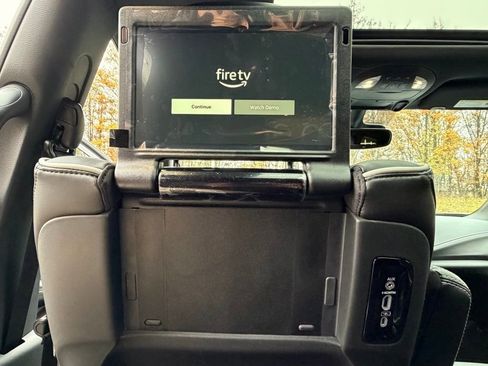 New 2026 Chrysler Pacifica Limited w/ Uconnect Theater Family Group image 31