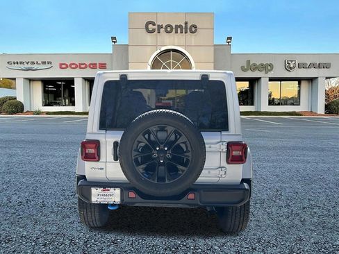 Used 2022 Jeep Wrangler Unlimited Sahara image 4