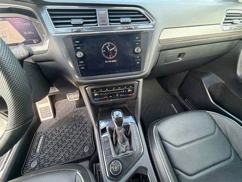 Used 2022 Volkswagen Tiguan SEL R-Line image 26