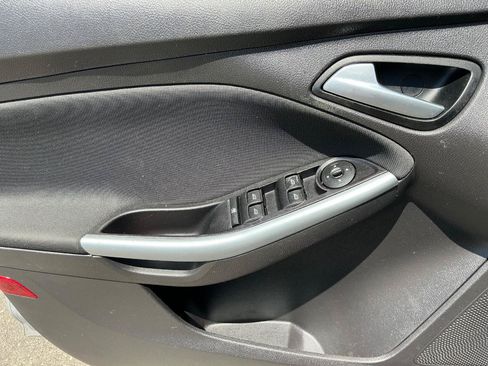 Used 2012 Ford Focus SE FWD image 15