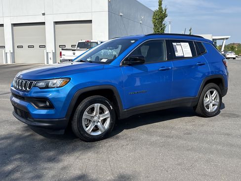 Used 2024 Jeep Compass Latitude AWD/4WD image 19