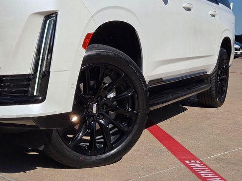 Used 2023 Cadillac Escalade ESV Sport Platinum w/ LPO, ONYX Package AWD/4WD image 8