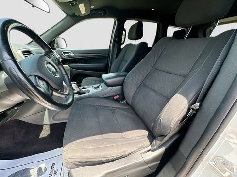 Used 2018 Jeep Grand Cherokee Laredo AWD/4WD image 22