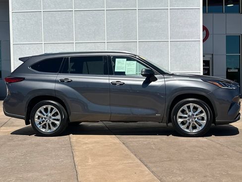 Used 2023 Toyota Highlander Limited AWD/4WD image 3