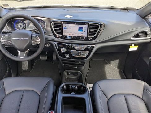 New 2026 Chrysler Pacifica Select image 15