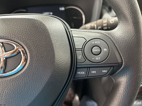 Used 2025 Toyota RAV4 XLE image 25