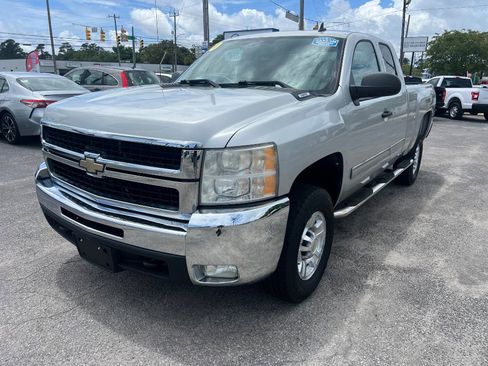 Used 2010 Chevrolet Silverado 2500 LT w/ Interior Plus Package AWD/4WD image 7