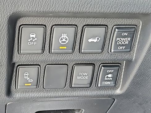 Used 2017 Nissan Pathfinder Platinum w/ Midnight Edition Package FWD image 28