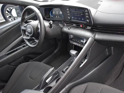 Used 2025 Hyundai Elantra Sport FWD image 10