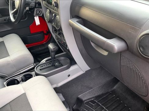 Used 2010 Jeep Wrangler Unlimited Rubicon image 16