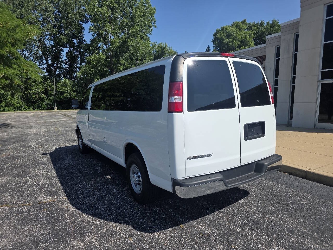 Used 2017 Chevrolet Express 3500 LT w/ LT Preferred Equipment Group RWD image 9