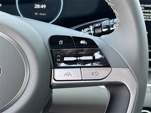 New 2025 Hyundai Elantra SEL image 18