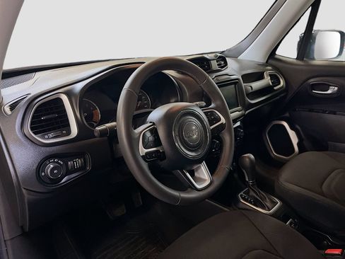 Used 2021 Jeep Renegade Latitude AWD/4WD image 9