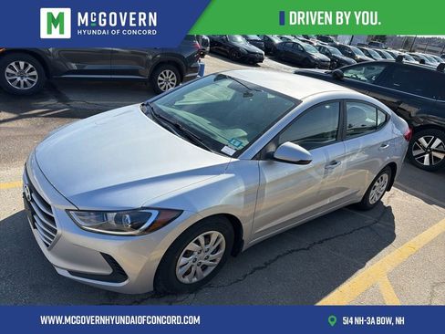 Used 2018 Hyundai Elantra SE w/ Winter Weather Package image 9