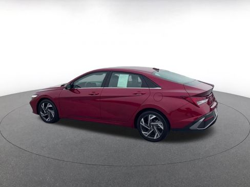 Used 2025 Hyundai Elantra Limited image 10