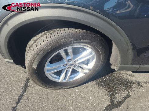 Used 2022 Ford Explorer XLT w/ Equipment Group 202A image 17