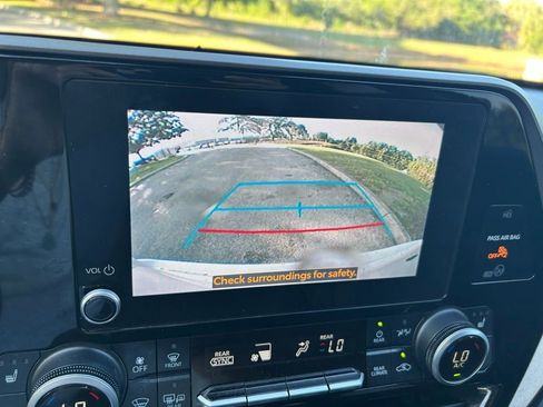 Used 2024 Toyota Highlander XLE image 24
