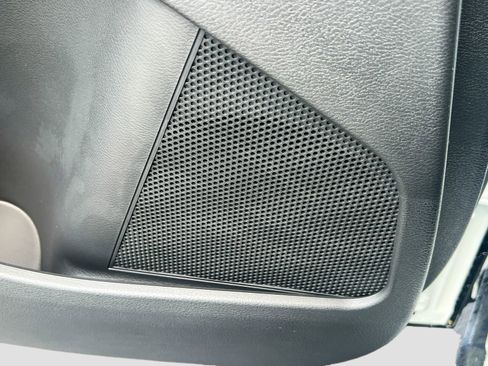 New 2026 Nissan Leaf FWD image 25