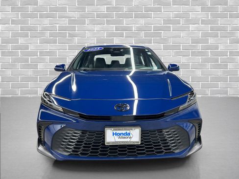 Used 2025 Toyota Camry SE image 8