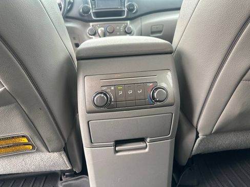 Used 2013 Toyota Highlander SE AWD/4WD image 15