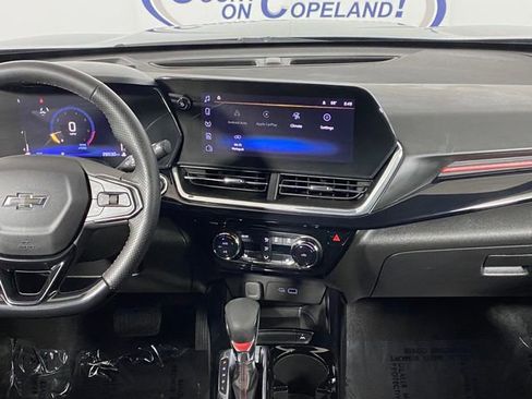 Certified 2025 Chevrolet Trax RS w/ Sunroof Package image 19