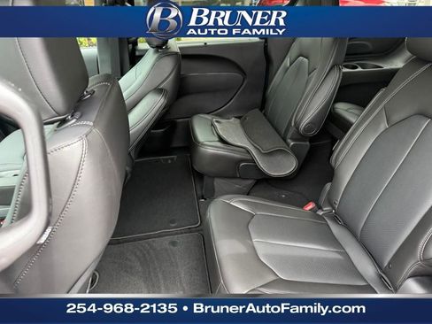New 2025 Chrysler Pacifica Select image 11