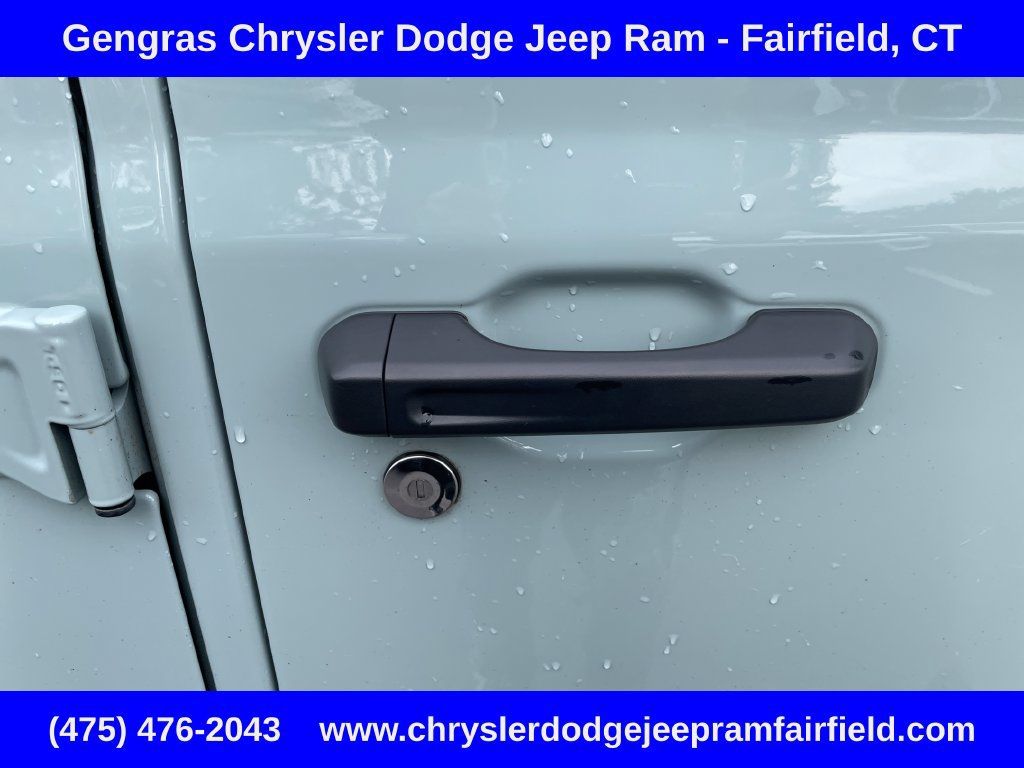 Used 2023 Jeep Wrangler Unlimited w/ Sun & Screen Package AWD/4WD image 17
